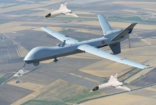 Robber Jet CobraJet™ - VTOL Jet with Low-Cost Attritable Air-to-Air Drone Interceptors